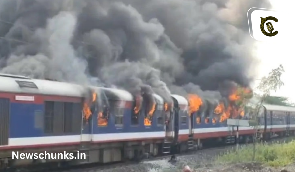 Major fire breaks out in 5 coaches of DEMU train in Maharashtra: महाराष्ट्र में डेमू ट्रेन लगी भीषण आग, 5 डिब्बे जलकर हुए राख, यात्रियों ने भागकर कर बचाई जान